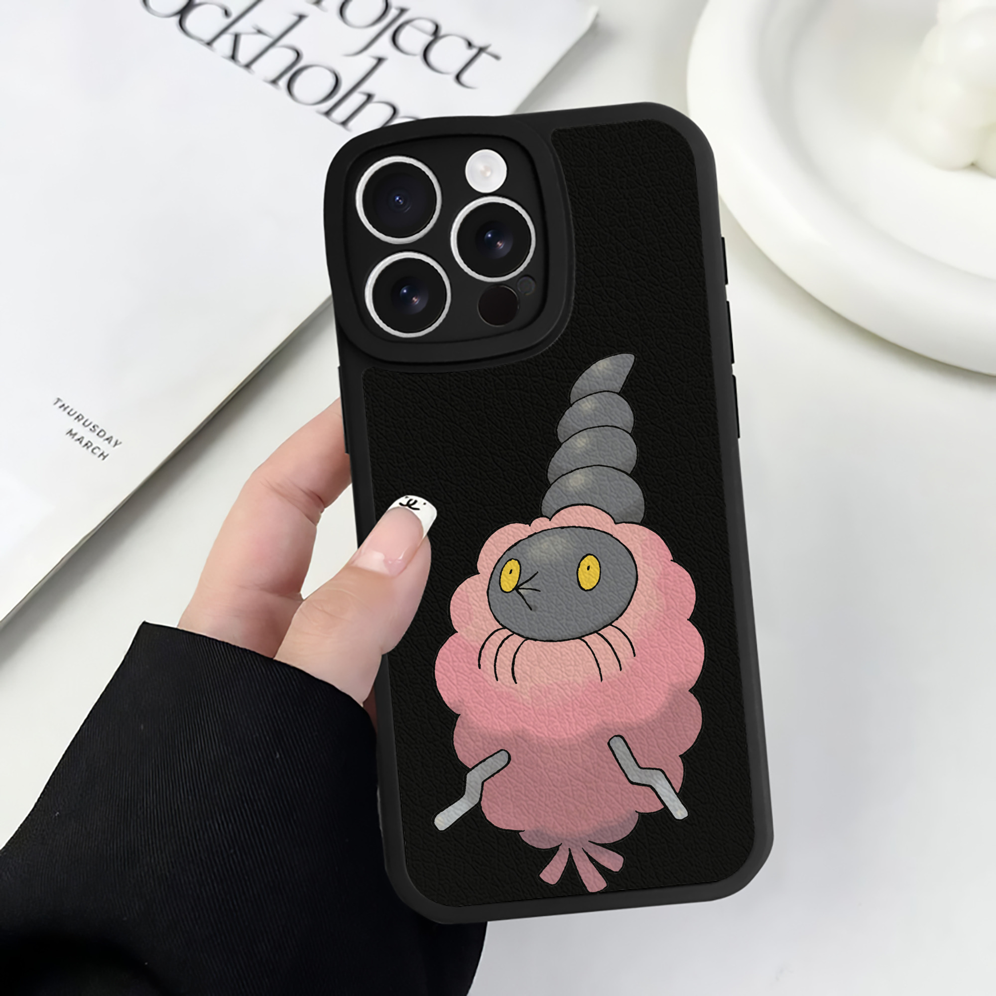 （画像用） ポケットモンスター Pokémon 【iPhone 16シリーズ対応】シリコンスマホケース（レザー調） 材質：シリコン